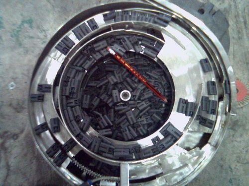 擴大生產(chǎn)效率的首選 接插件振動盤批發(fā)及其在電子與電氣設(shè)備制造中的關(guān)鍵作用